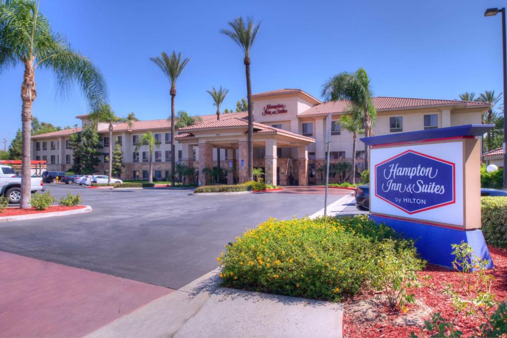 Hampton Inn & Suites Ontario