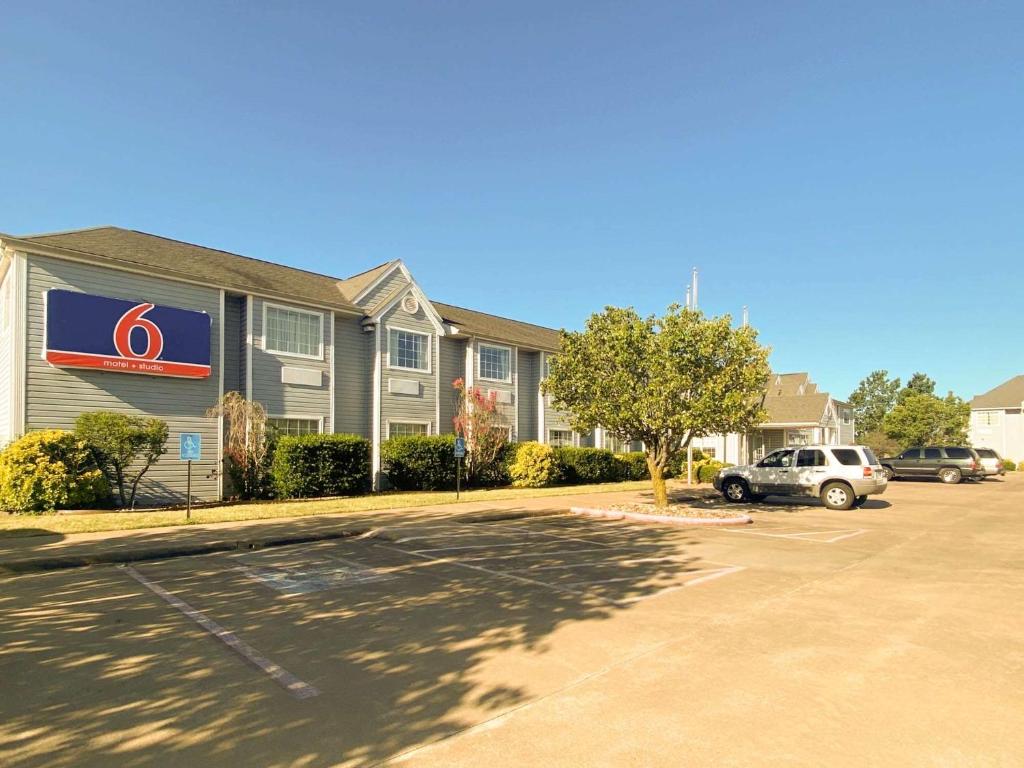 Motel 6 McAlester OK - South